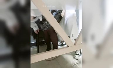 在老公辦公室被兒子的大雞雞巴填滿