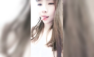 美女姐妹花雙女秀！性感內衣極度淫騷！穿戴假屌騎乘位插穴，騷逼流出白漿，交叉姿勢互磨騷穴