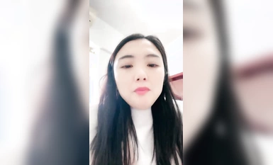 Ang excitement ng isang high-end na babaeng white-collar worker, ibinubuhos ang kanyang seksing suso, minasahe at hinubad ang kanyang pantalon sa ilang segundo upang ipakita ang kanyang puke sa kanyang kaibigang lobo sa palikuran, sinalsal at hinimas ang 