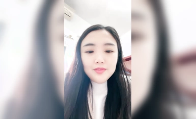 Ang excitement ng isang high-end na babaeng white-collar worker, ibinubuhos ang kanyang seksing suso, minasahe at hinubad ang kanyang pantalon sa ilang segundo upang ipakita ang kanyang puke sa kanyang kaibigang lobo sa palikuran, sinalsal at hinimas ang 