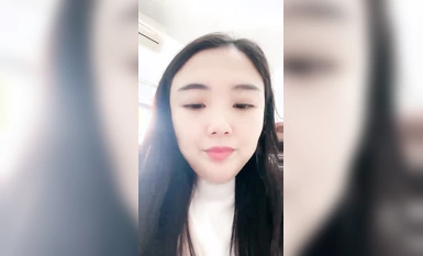 Ang excitement ng isang high-end na babaeng white-collar worker, ibinubuhos ang kanyang seksing suso, minasahe at hinubad ang kanyang pantalon sa ilang segundo upang ipakita ang kanyang puke sa kanyang kaibigang lobo sa palikuran, sinalsal at hinimas ang 