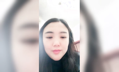 Cô nàng ngực bự lộ mặt khi đang làm việc nên nhìn vào cửa lộ bộ ngực khủng nhất cho bạn sói xem. Trong nhà vệ sinh, cô ta xoa ngực và thủ dâm. đi tiểu cho các bạn xem.