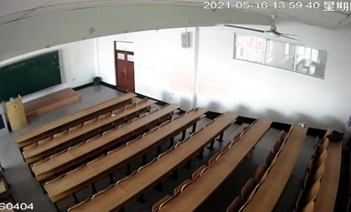 A couple in a classic gym class goes to the study room to have sex, but someone in the duty room happens to be watching the camera, so wait for the school to punish them.