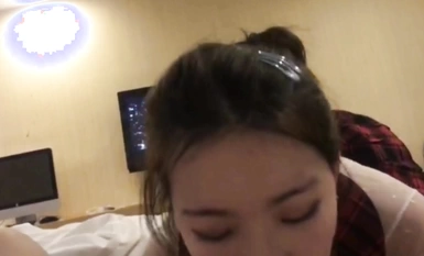 《台灣情侶泄密》 猥瑣上司用大肉棒征服新來的女同事 (1)
