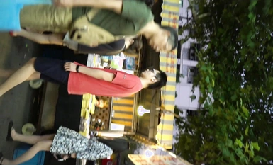 Ang lugar ng pagtitipon ng kagandahan ay nagwawalis sa kalye ng pedestrian ng shopping mall hanggang sa matinding pangangaso, iba't ibang istilo ng palda ng mga babae (25)