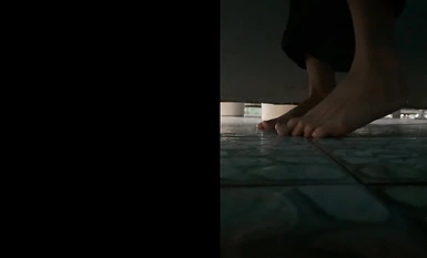 【精品TP】海邊隔板浴室偷窺各種小姐姐 撒尿沖涼換衣服！被發現還繼續拍 (7)