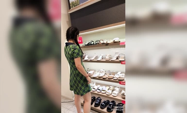 若い女性の様々なタイプのスタイルのショッピングモールのウォーキングストリートエクストリームアンダースカート (46)
