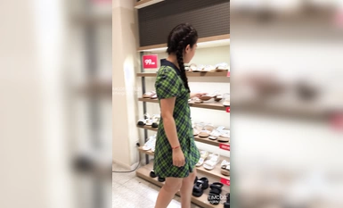 若い女性の様々なタイプのスタイルのショッピングモールのウォーキングストリートエクストリームアンダースカート (46)