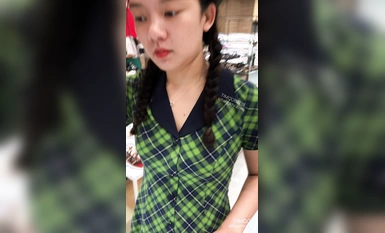 若い女性の様々なタイプのスタイルのショッピングモールのウォーキングストリートエクストリームアンダースカート (46)