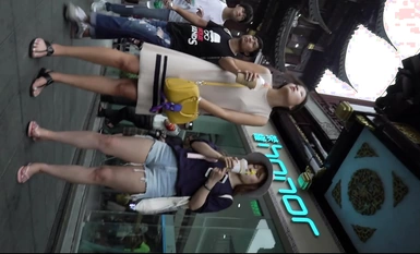 แหล่งรวมสาวงามแห่ไปตามห้างสรรพสินค้า ถนนคนเดิน เพื่อซื้อกระโปรงสาวหลากสไตล์ (62)