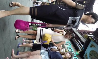 แหล่งรวมสาวงามแห่ไปตามห้างสรรพสินค้า ถนนคนเดิน เพื่อซื้อกระโปรงสาวหลากสไตล์ (62)