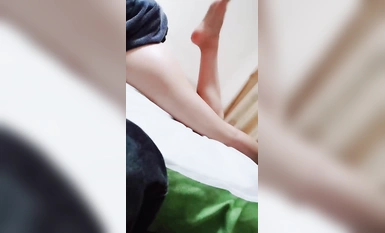 【騷寶丶老中醫】女客人針灸，躺在按摩床上摸多毛騷穴，搞得想要側入抽插來一發