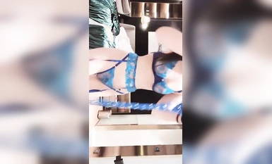 [น้องดีกว่าสีน้ำเงิน] ด้านหน้านูนและด้านหลังโค้ง สาวโรงเรียน ห้องรหัสผ่าน ดอกทองขนาดใหญ่ ~