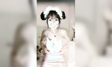 Nàng tiên nhỏ tuyệt nhất ~ [Nước sốt lê] được chèn một cách điên cuồng với các đạo cụ ~ nước trắng chảy ra ~ ngầu quá ~! ~~~! (1)
