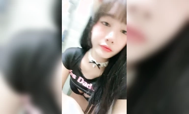 純欲系天花板！甜美極品少女！無毛小騷逼，手指扣弄小穴，用屌洞口磨蹭，用力抽插一臉享受