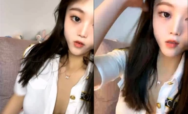 美腿性感小姐姐！小女警情趣制服！脱下内裤肥唇美穴，手指大力揉搓，从下往上视角拍摄