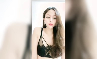 Cơ thể chín đầu 170CM! Người đẹp hàng đầu với sóng lớn! Chân dài gợi cảm cởi quần, nhét dương vật giả vào máy ảnh rồi nhét vào âm đạo. Đeo dây treo và tất đen lại càng hấp dẫn hơn.