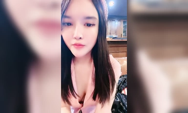 高顏值性感萌妹全程露臉激情大秀，堅挺的奶子好誘人奶頭都是粉色的，脫光光自慰手指摳逼道具抽插特寫好刺激