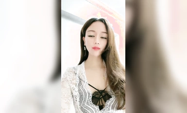 170CM九頭身！大波浪頂級美御姐！吊帶黑絲襪尿尿，椅子上超近視角插穴，翹起屁股掰開騷穴