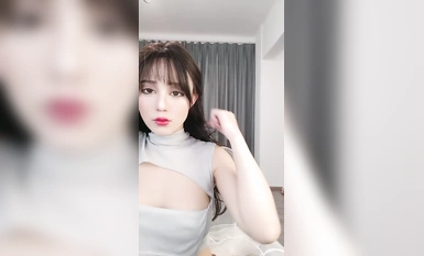 極品尤物！爆乳網紅美女！細腰翹臀SM情趣裝，掰開騷穴特寫，翹起屁股搖擺拍打，性感誘惑十足