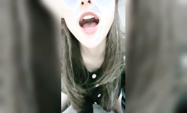 極品尤物！超高顏值女神！外表甜美玩起來很騷，白嫩極品美乳，黑絲美腿扣多毛騷穴，跳蛋震動爽翻