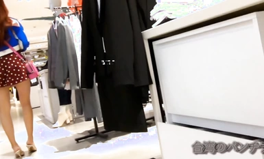 頂級街拍大師商場尾隨偷拍 美女裙底TW1430-極品無毛無內高跟大長腿超短裙沒穿內褲的騷貨