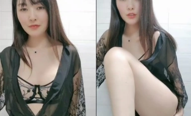 气质极品美御姐！性感睡衣浴室诱惑！扭腰包臀洗澡湿身，掰开骚逼特写，揉捏白嫩大奶子