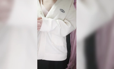 才藝新人美少女！裸體邊彈吉他邊唱！腰細胸大極品美乳，身材超級棒，翹起肥臀一線天美穴，小穴太嫩了