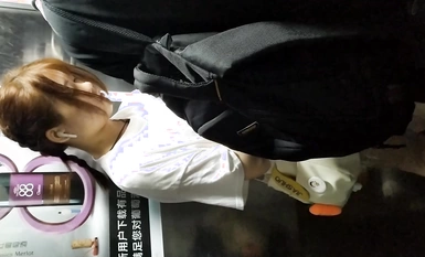 科技園女廁脫光下半身聞內褲小騷妹 從後面看飽滿的嫩穴真像菠蘿 2