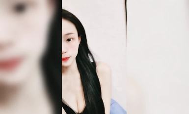 新人下海小姐姐！浴室邊洗澡邊操逼！扶著洗手台炮友後入，馬桶上騎坐揉捏奶子，轉戰卧室激情繼續