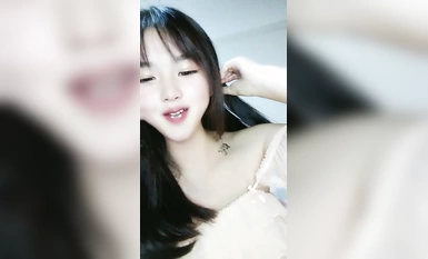 極品純情小妹白絲情趣誘惑，全程露臉跟狼友撩騷互動，自慰逼逼粉嫩多汁誘人，淫聲盪語不斷道具摩擦精彩刺激