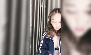 น้องใหม่ร่วมวงสาวเน็ตไอดอล! การช่วยตัวเองขนาดใหญ่ในห้องที่ต้องเสียเงิน! ร่างกายเรียวและหีมีขน มีเสากล้วยแทรกอยู่ หอบและครวญครางเซ็กซี่มาก
