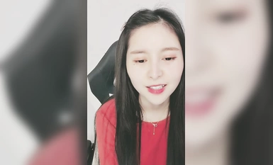 甜美新人小姐姐！脫下褲子多毛騷穴！全裸自慰誘惑，揉搓騷穴特寫，手指扣入一臉享受，嬌喘呻吟