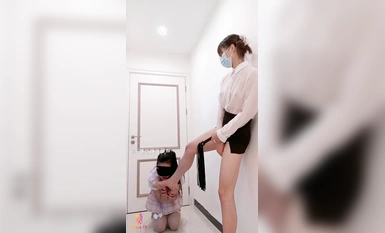 超頂稀缺百合母狗捆綁調教▌騷御▌老師的專屬母狗 皮鞭舔足滴蠟 凌辱潮吹灌腸噴汁