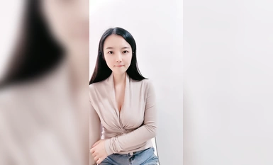 氣質性感又風騷的極品小少婦全程露臉陪狼友嗨，情趣裝誘惑洗澡直播，揉奶玩逼聽指揮，笑起來很可愛不要錯過