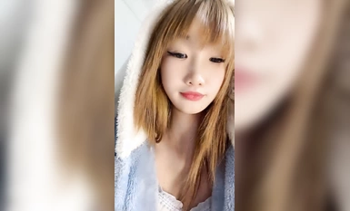 สาวปากแดง หนักกว่า 80 ปอนด์! หุ่นเพรียว ถุงน่องสีขาว ขาสวย! ภาพระยะใกล้ของหีสีชมพู ยกตูดและตบ เซ็กซี่และเย้ายวนใจอย่างยิ่ง