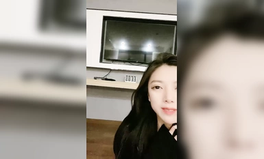顏值性感美女回歸！酒店炮友激情大戰！抓起大屌插嘴，特寫視角猛懟騷穴，騎乘位猛坐一插到底