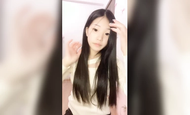 文靜乖巧小妹妹！一臉呆萌很嫩！情趣裝誘惑，浴室洗澡，掰開緊致嫩穴特寫，扭腰跳舞