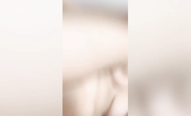 สาวสวยผมสั้น! หน้าอกสีชมพูนุ่มสุด ๆ ! คุกเข่าบนเก้าอี้แล้วตบตูดของคุณ ใส่เครื่องสั่นเข้าไปในหีของคุณและเสียงครวญครางก็ดีมาก
