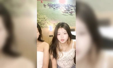 น้องสาวแสนหวานที่เกิดในปี 00! พาเพื่อนซี้คนใหม่ของคุณไปทะเล! ลูบหน้าอกกัน หีมีขนเล็กน้อย น้องสาวโชว์หุ่น