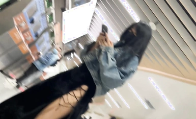 大神尾隨美女偷拍美女裙底風光 極品開叉旗袍美騷貨真空出街透心涼CD白裙小姐姐的蕾S內衣和內褲