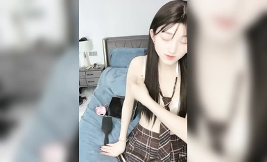 最高の中の最高！純粋な美しさ！新しいスタイルの太ったおじさんのプレイホール、より清潔なオマンコの水やり、ジャンプエッグマッサージャー2本立て、美しい女の子が好きです！
