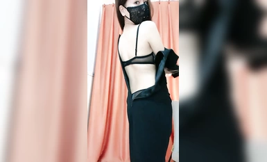 168CM性感美御姐！換上白襯衣誘惑！美臀大長腿脫下內褲，肥唇騷穴掰開，從下往上視角