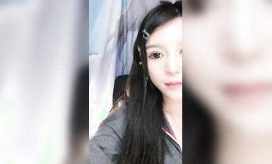 Internet celebrity girl na may malalaking mata! Magsuot ng maskara at magsalsal para sa isang palabas! Buksan ang medyas na leopard print na panty, ang mabilog na puki ng puting tigre, ang vibrator at dildo na nagpapalit-palit