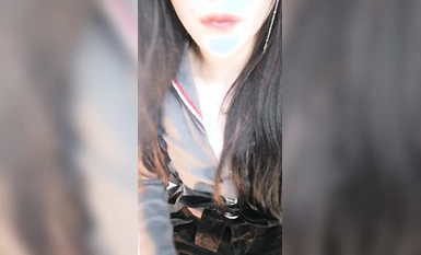 Internet celebrity girl na may malalaking mata! Magsuot ng maskara at magsalsal para sa isang palabas! Buksan ang medyas na leopard print na panty, ang mabilog na puki ng puting tigre, ang vibrator at dildo na nagpapalit-palit