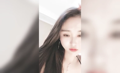 新來的御姐女神，露臉直播精彩大秀，逼逼水嫩光滑，大黃瓜插逼誘惑，呻吟可射淫聲盪語不斷，精彩不要錯過