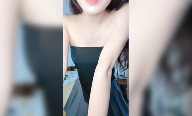 10명 중 9명이 얼굴 여신! 오랜만에 쇼가 돌아왔다! 그녀는 훌륭한 입으로, 그녀의 거시기를 핥고, 그녀를 타는 것을 즐기고, 그녀가 섹스하는 동안 혀에 키스합니다!