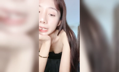10명 중 9명이 얼굴 여신! 오랜만에 쇼가 돌아왔다! 그녀는 훌륭한 입으로, 그녀의 거시기를 핥고, 그녀를 타는 것을 즐기고, 그녀가 섹스하는 동안 혀에 키스합니다!