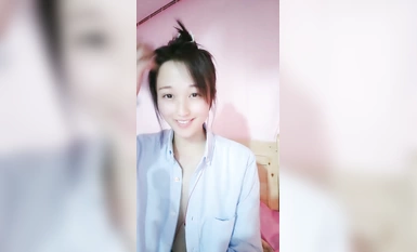 Wanita muda dari keluarga yang baik menunjukkan wajahnya dan menjadi sangat slutty di bawah latihan rakan serigalanya Dia berinteraksi dan bercumbu antara satu sama lain, menggosok payudaranya dan bermain dengan pukinya di hadapan kamera dan memancut, dan