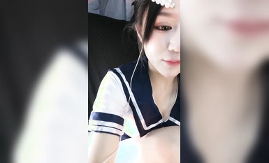 滅多にお目にかかれない超デブな白虎マンコ！学生服の真っ赤なお嬢様！パンツ脱いで玉入れてチンポ入れて喘ぎ喘ぎ！